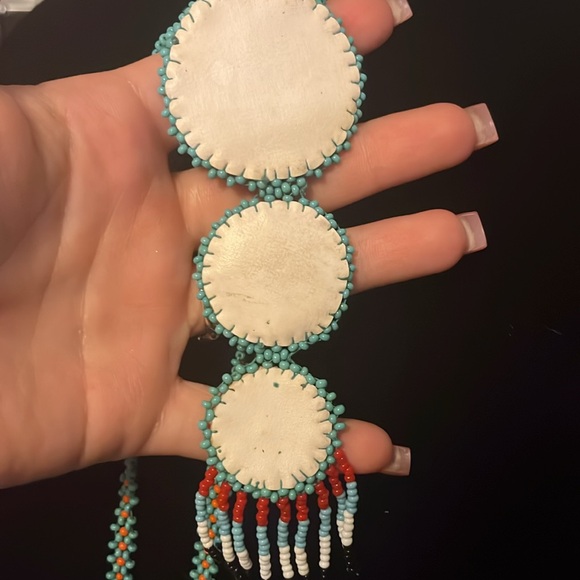 Native hand beaded necklace - Picture 4 of 4